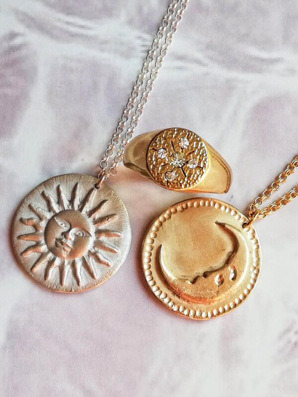 médaille réversible soleil lune Collier lune et soleil double face versatile