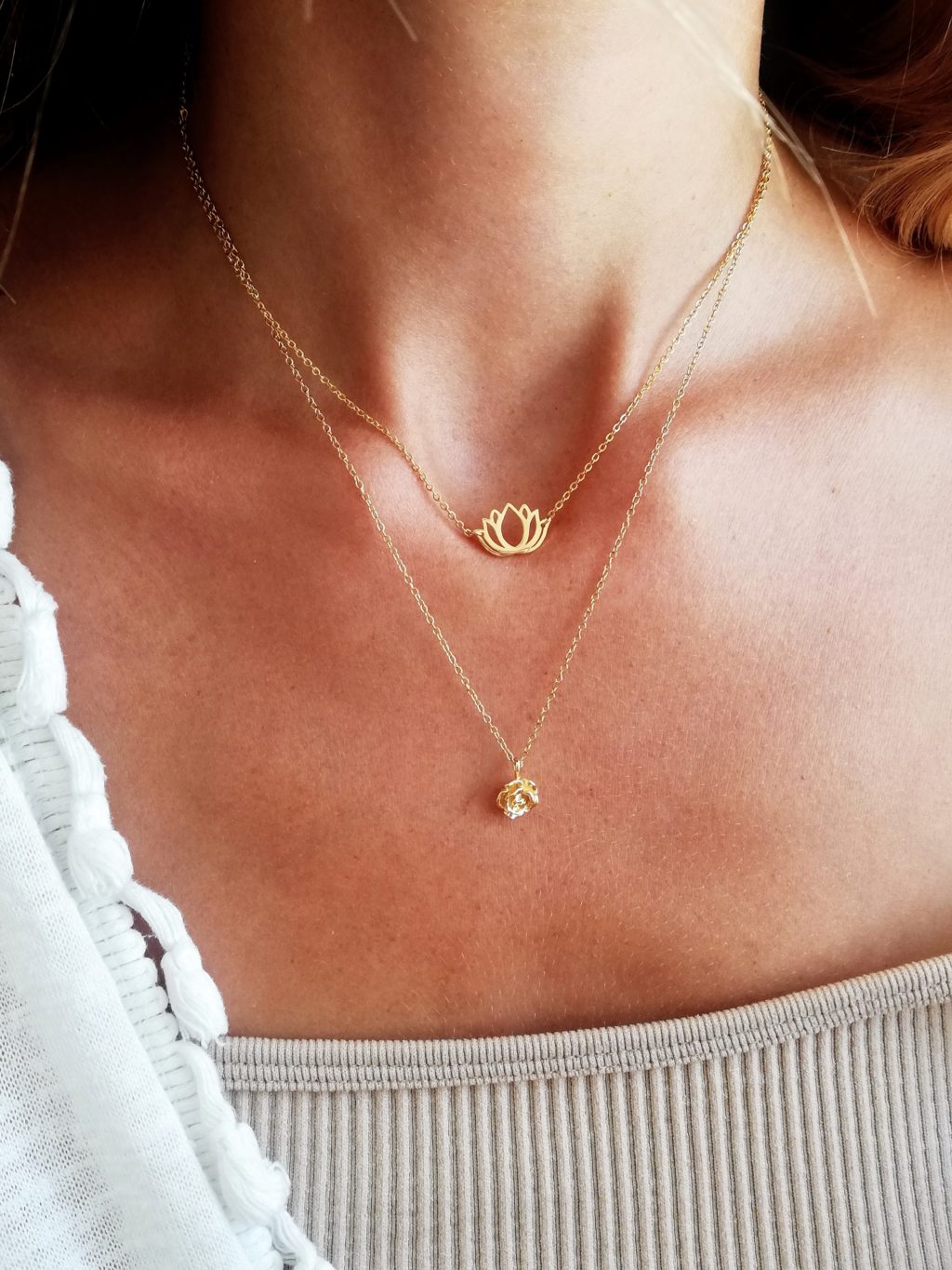 collier lotus or