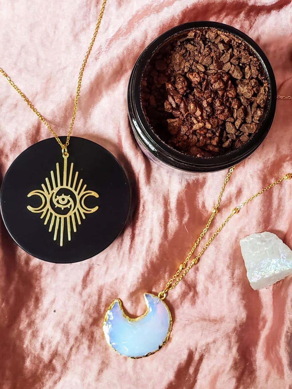 coffret cadeau spirituel faire une cérémonie du cacao sacré bijoux talisman mauvais oeil et collier pierre de lune