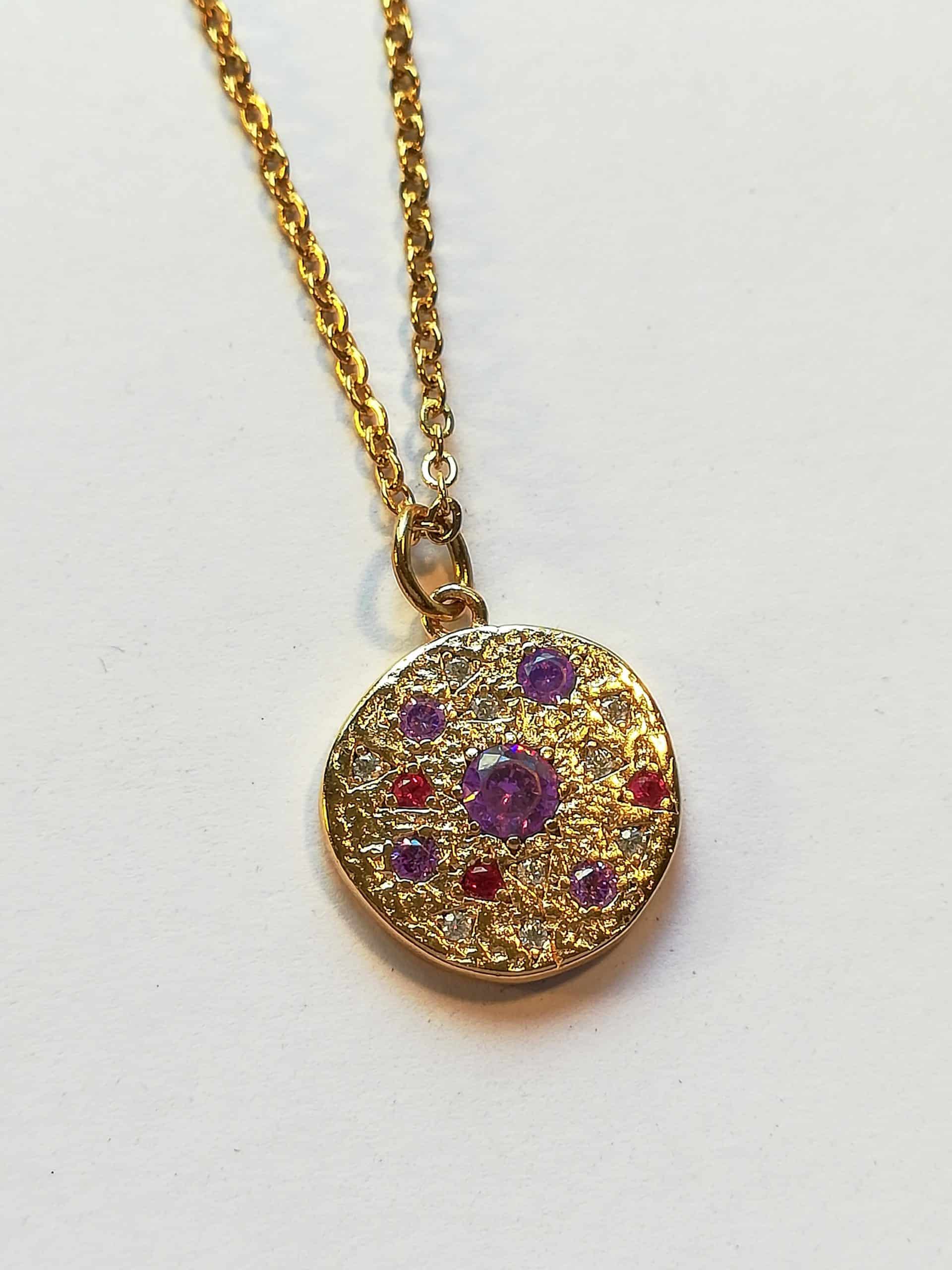 COLLIER PIERRES MULTICOLORES COQUE DE NACRE 1.107947 : Bijouterie Pierre Marais, montres, bijoux, argent plaqué or