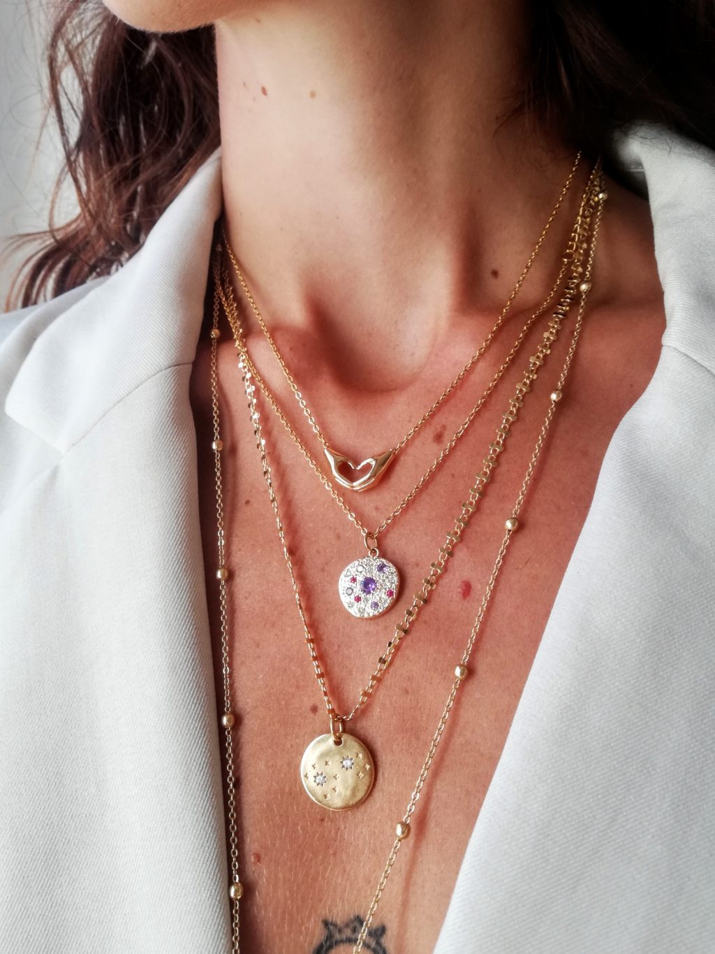 collier étoiles or pierres multicolores