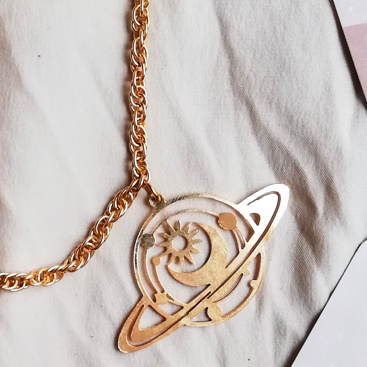 collier saturne or