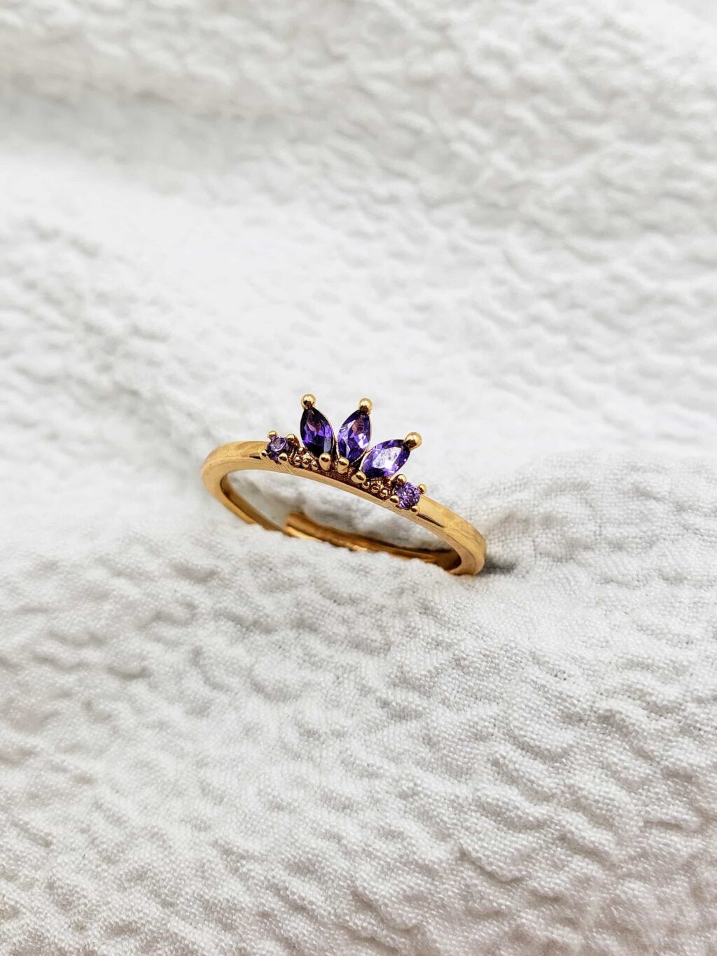 bague fine or femme cristaux violets