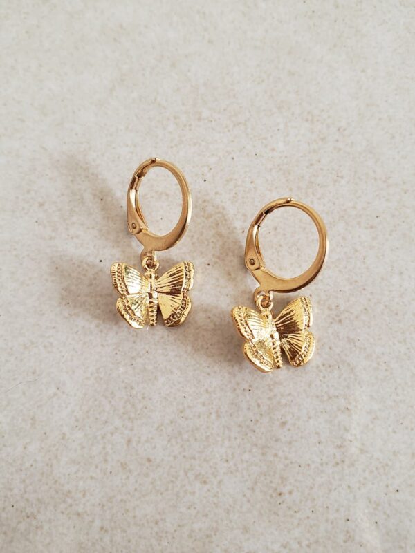 boucles d'oreilles papillons marque féministe