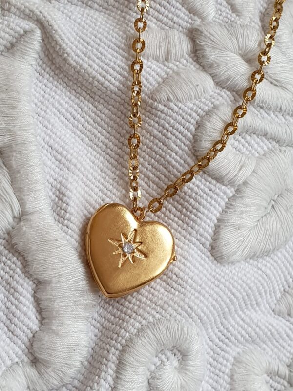 collier coeur qui s'ouvre avec photo porte bonheur onne étoile