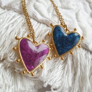 Collier coeur sacré bleu ou violet paillettes