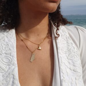 collier coeur main