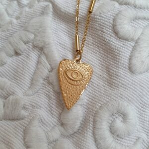 collier oeil coeur rituel