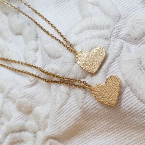 collier petit coeur texture sablée (1)