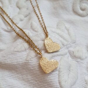 collier petit coeur texture artisanale martelée