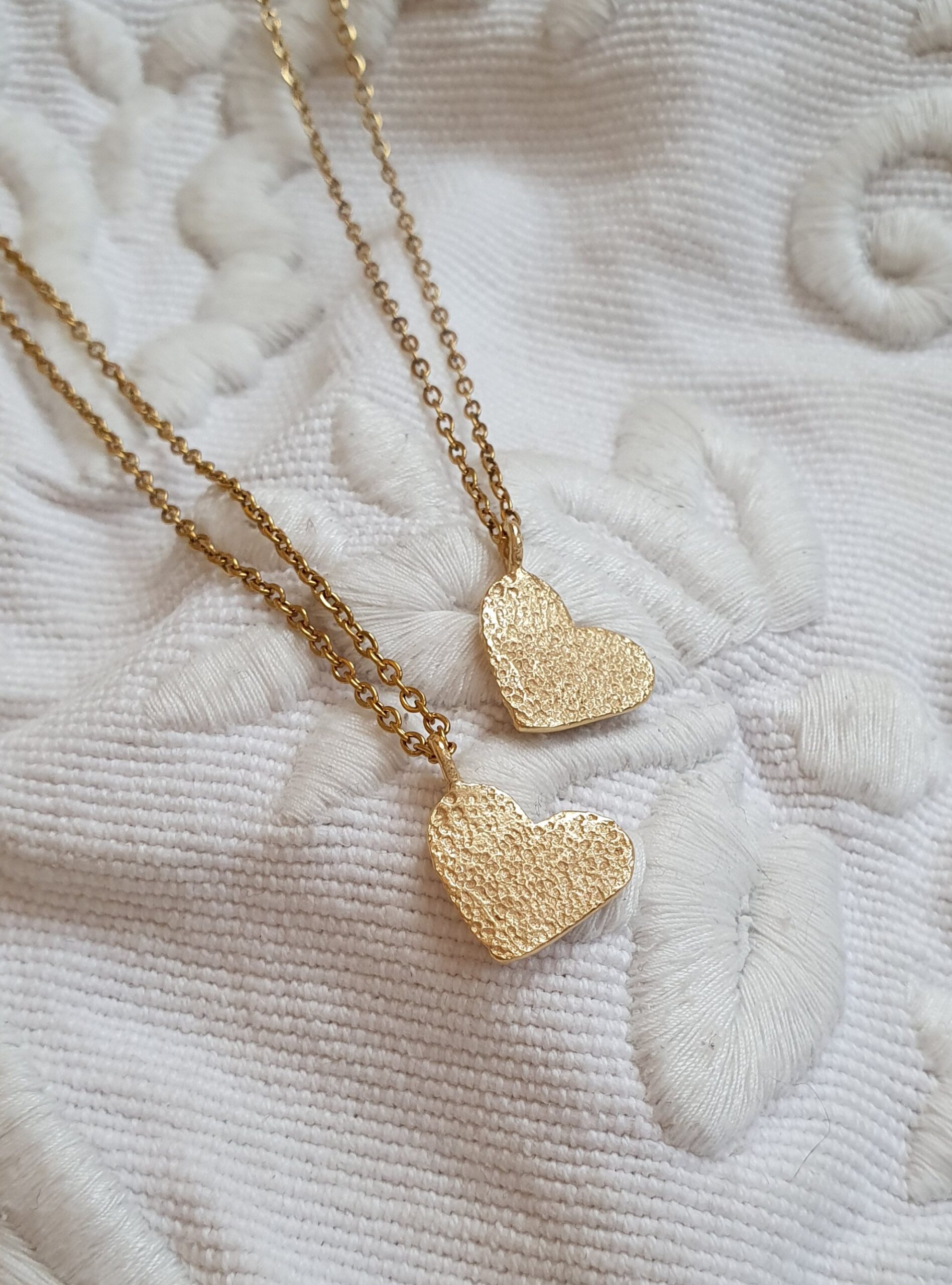 collier petit coeur texture artisanale martelée