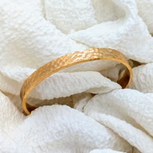 bracelet jonc or martelé